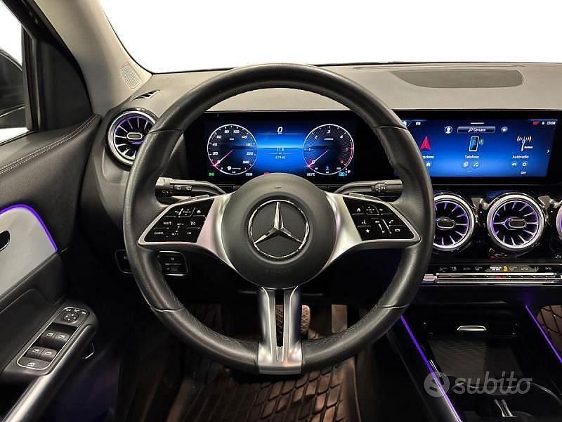 Begagnad Mercedes GLA200 Advanced Plus 150 HK (110 kW) 2024 Svart SUV