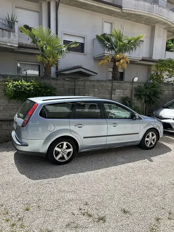 Usata Ford Focus Ghia 116 CV (85 kW) 2005 Station wagon