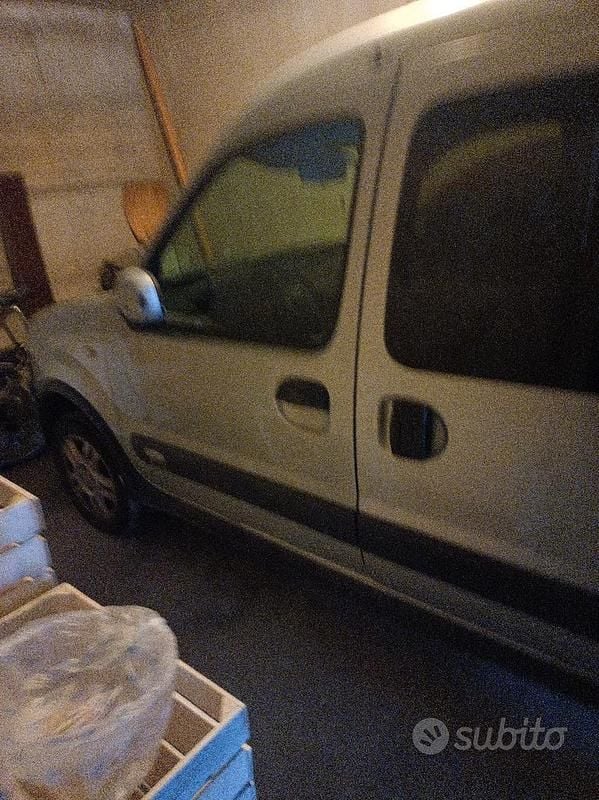 Usata Renault Kangoo 84 CV (61 kW) 2004 Monovolume