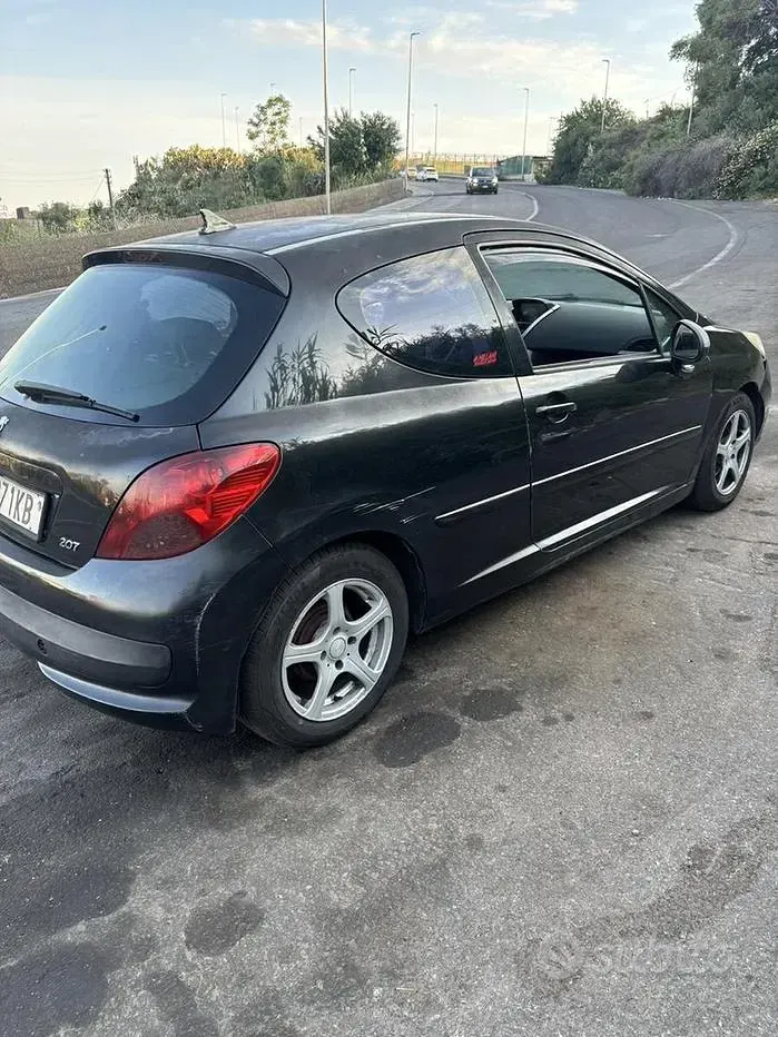 Usata Peugeot 207 68 CV (50 kW) 2008 Nero Utilitaria