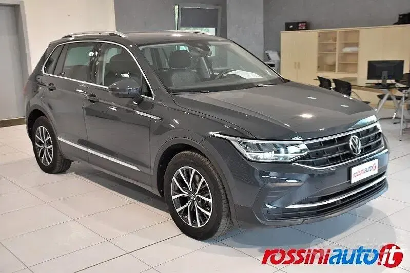 Usata VW Tiguan Life 131 CV (96 kW) 2022 Grigio SUV