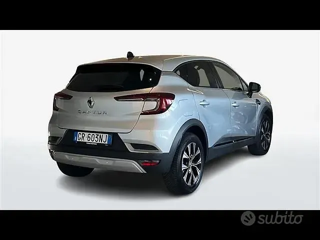 Usata Renault Captur Techno 101 CV (74 kW) 2023 Grigio SUV