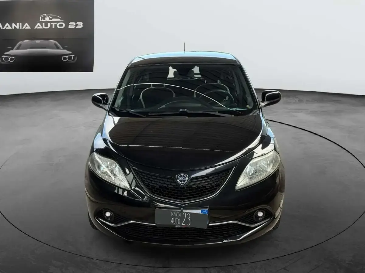 Usata Lancia Ypsilon Platinum 95 CV (69 kW) 2015 Argento Utilitaria
