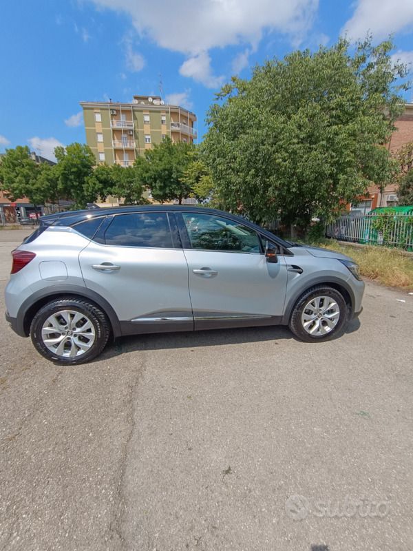 Usata Renault Captur 145 CV (106 kW) 2022 Grigio SUV