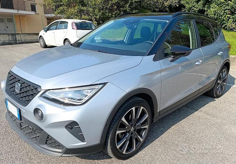 Usata Seat Arona Black Edition 95 CV (69 kW) 2024 Grigio SUV