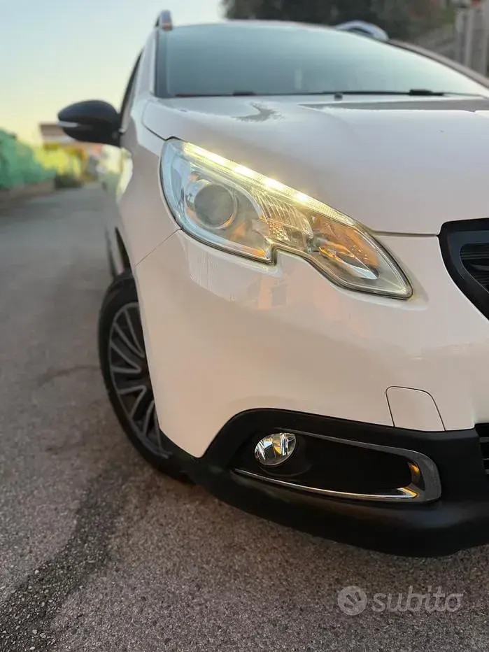 Usata Peugeot 2008 Active 75 CV (55 kW) 2016 Bianco SUV