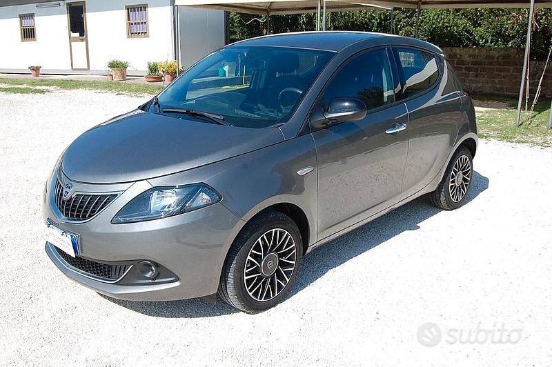 Usata Lancia Ypsilon S 69 CV (50 kW) 2024 Grigio pietra Utilitaria