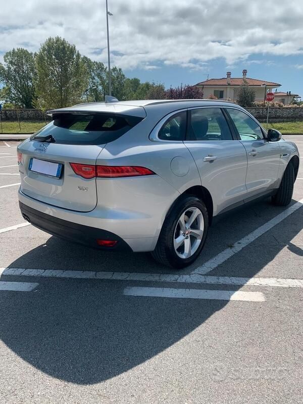 Usata Jaguar F-Pace 180 CV (132 kW) 2016 Grigio SUV