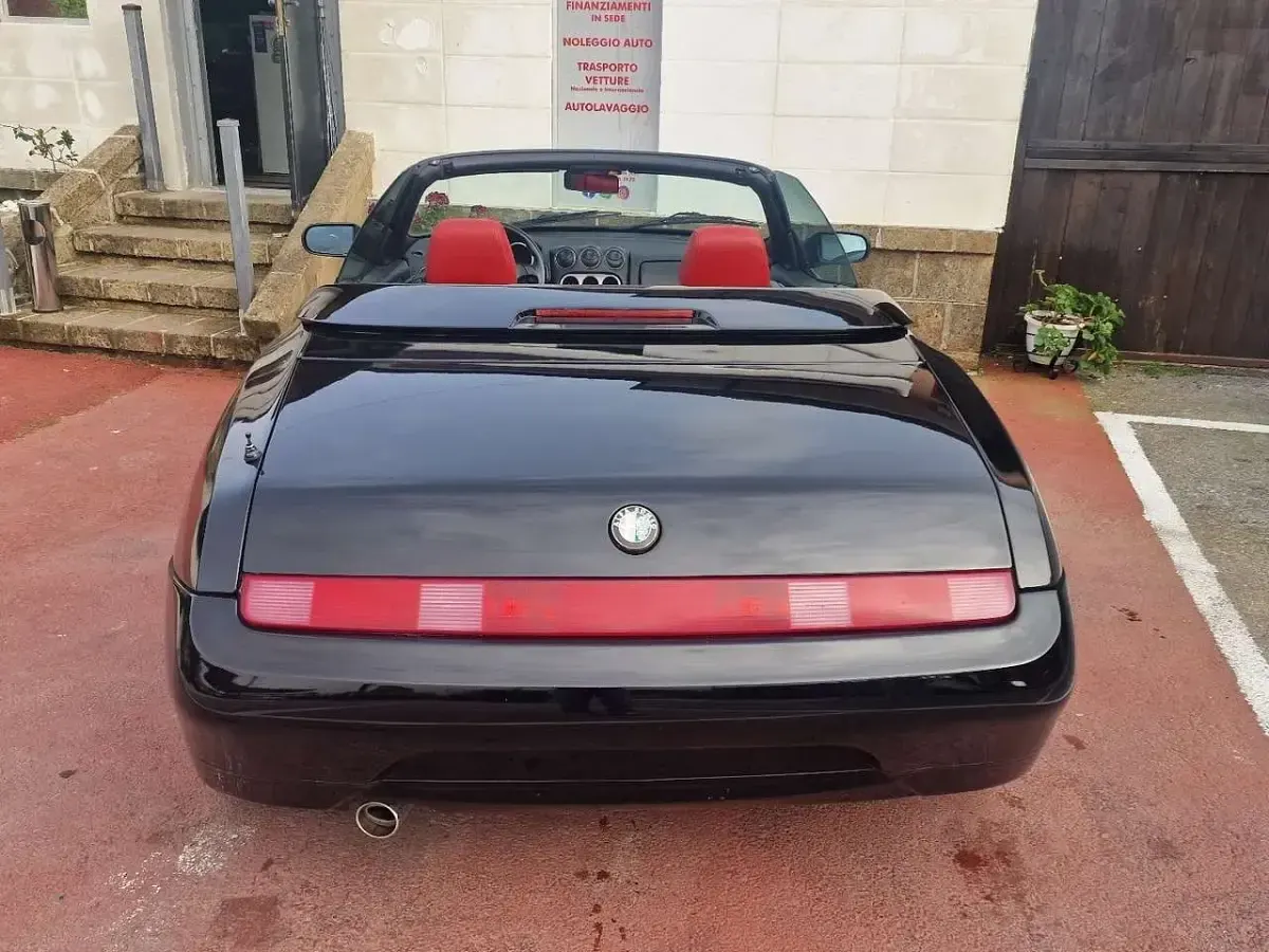 Usata Alfa Romeo Spider 155 CV (114 kW) 1998 Nero Cabrio
