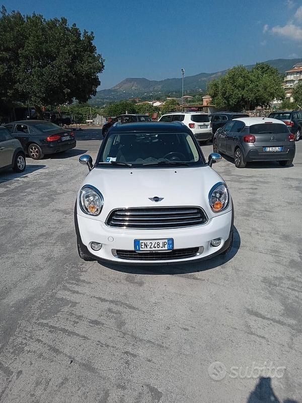 Bianco Usata 2012 Mini Cooper D Countryman SUV | 8200 € (Buon prezzo) - Immagine 1/4