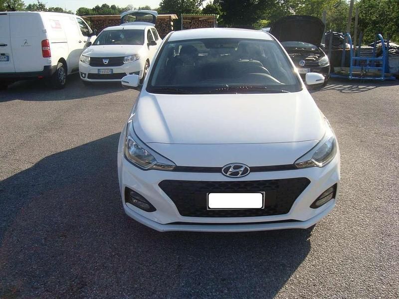 Usata Hyundai i20 75 CV (55 kW) 2019 Bianco Utilitaria