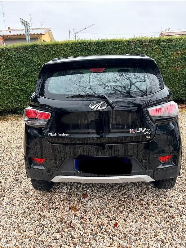 Usata Mahindra KUV100 87 CV (63 kW) 2022 Nero SUV