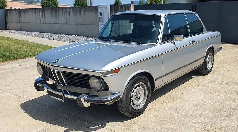 Usata BMW 2002 130 CV (95 kW) 1970 Grigio Berlina