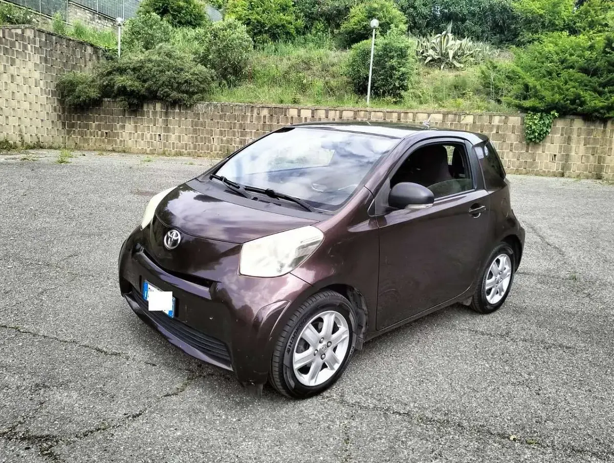 Begagnad Toyota iQ 68 HK (50 kW) 2009 Ametista Halvkombi