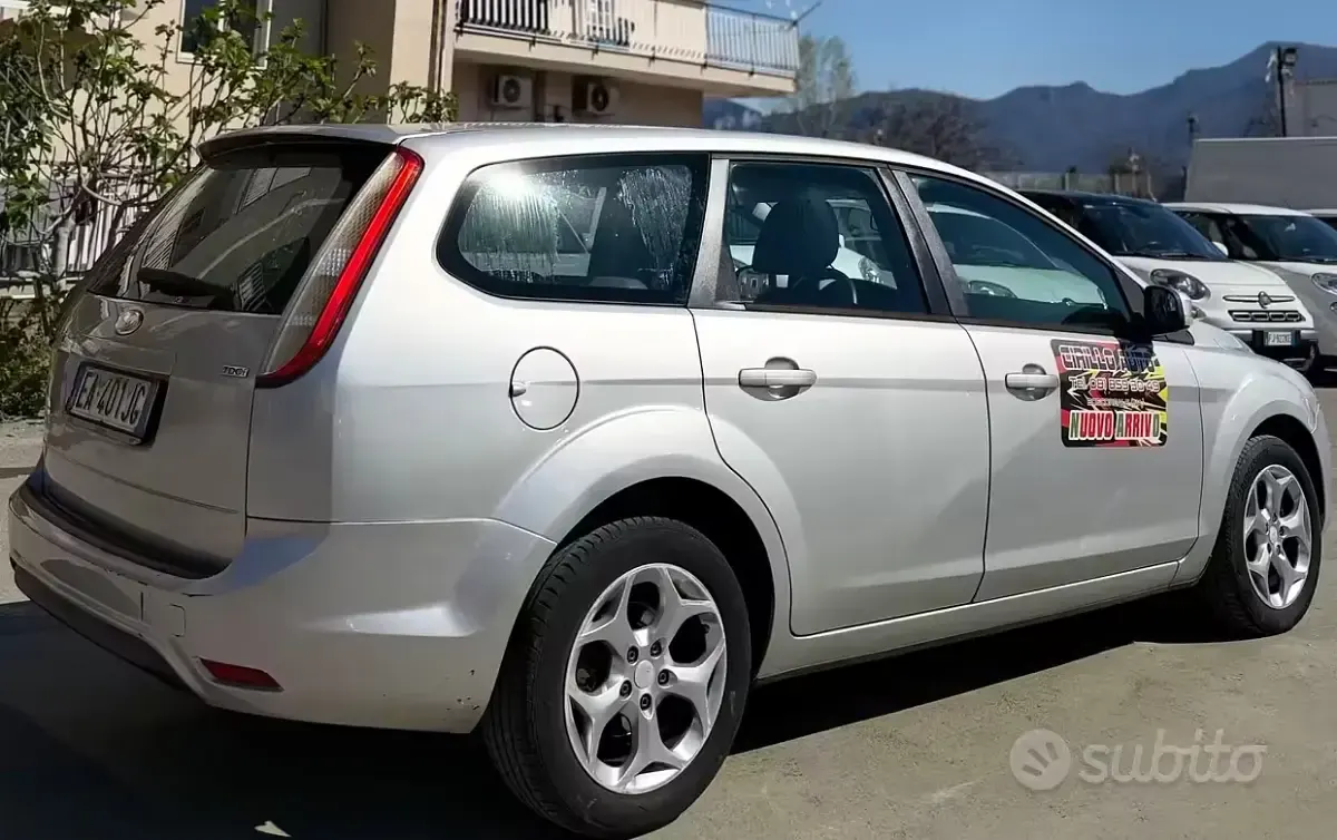 Usata Ford Focus 109 CV (80 kW) 2010 Grigio Station wagon