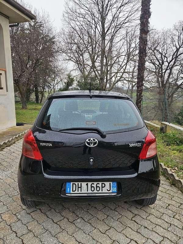 Usata Toyota Yaris 65 CV (47 kW) 2008 Utilitaria
