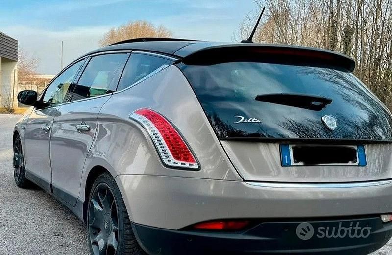 Usata Lancia Delta 80 CV (58 kW) 2011 Utilitaria