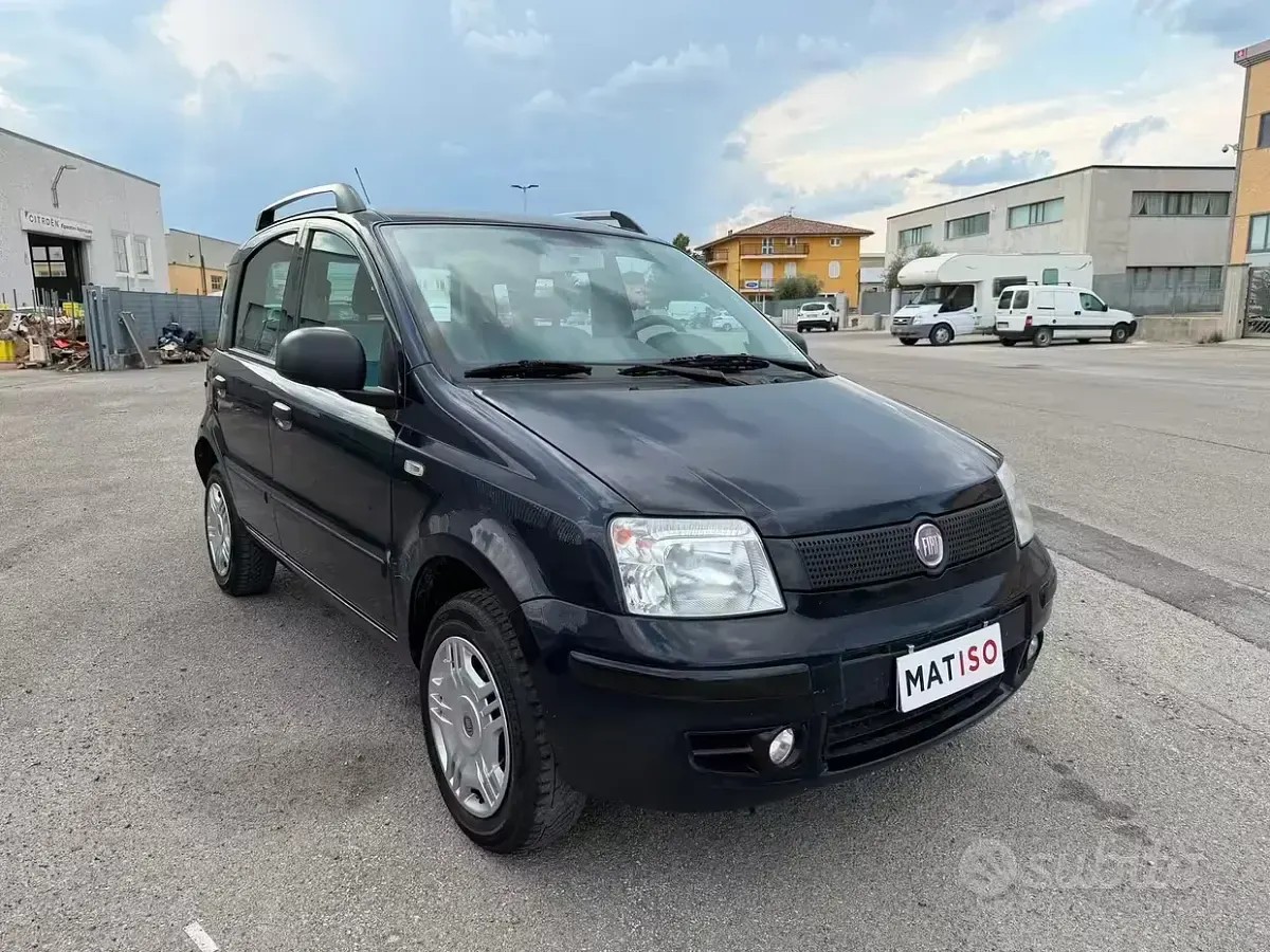 Usata Fiat Panda Dynamic 77 CV (56 kW) 2011 Bluazzurro Utilitaria