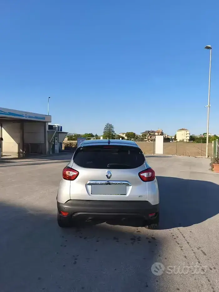 Usata Renault Captur 90 CV (66 kW) 2016 Grigio SUV