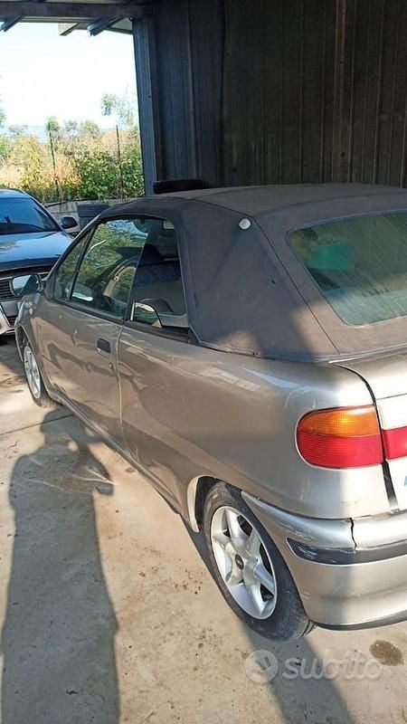 Grigio Usata 1996 Fiat Punto Cabriolet Cabrio | 2000 € - Immagine 1/4