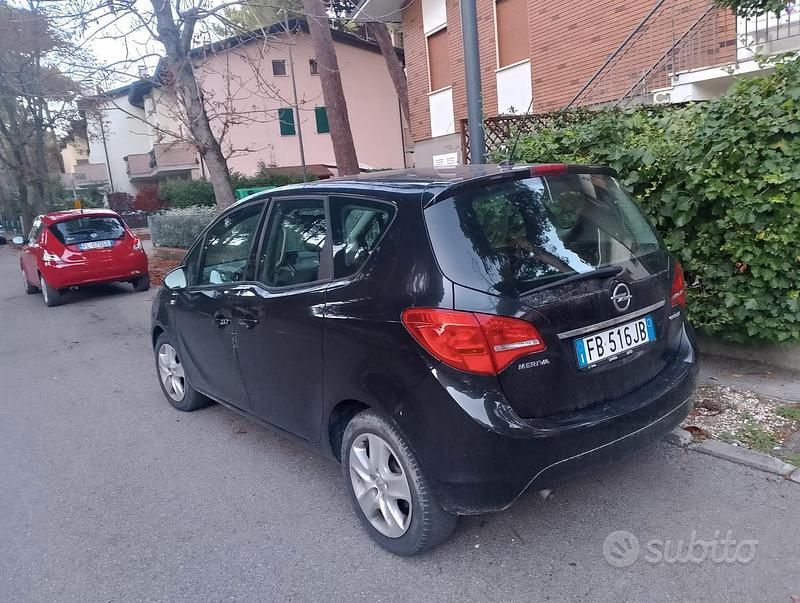 Nero Usata 2015 Opel Meriva Monovolume | 4100 € (Ottimo prezzo) - Immagine 1/4