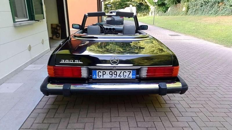 Usata Mercedes SL380 218 CV (160 kW) 1981 Nero Cabrio