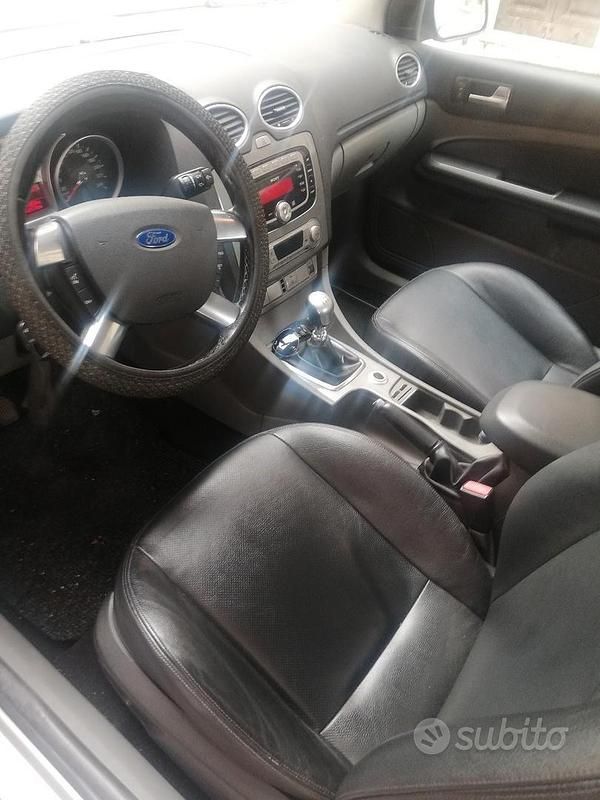 Usata Ford Focus Cabriolet 136 CV (100 kW) 2008 Grigio Cabrio