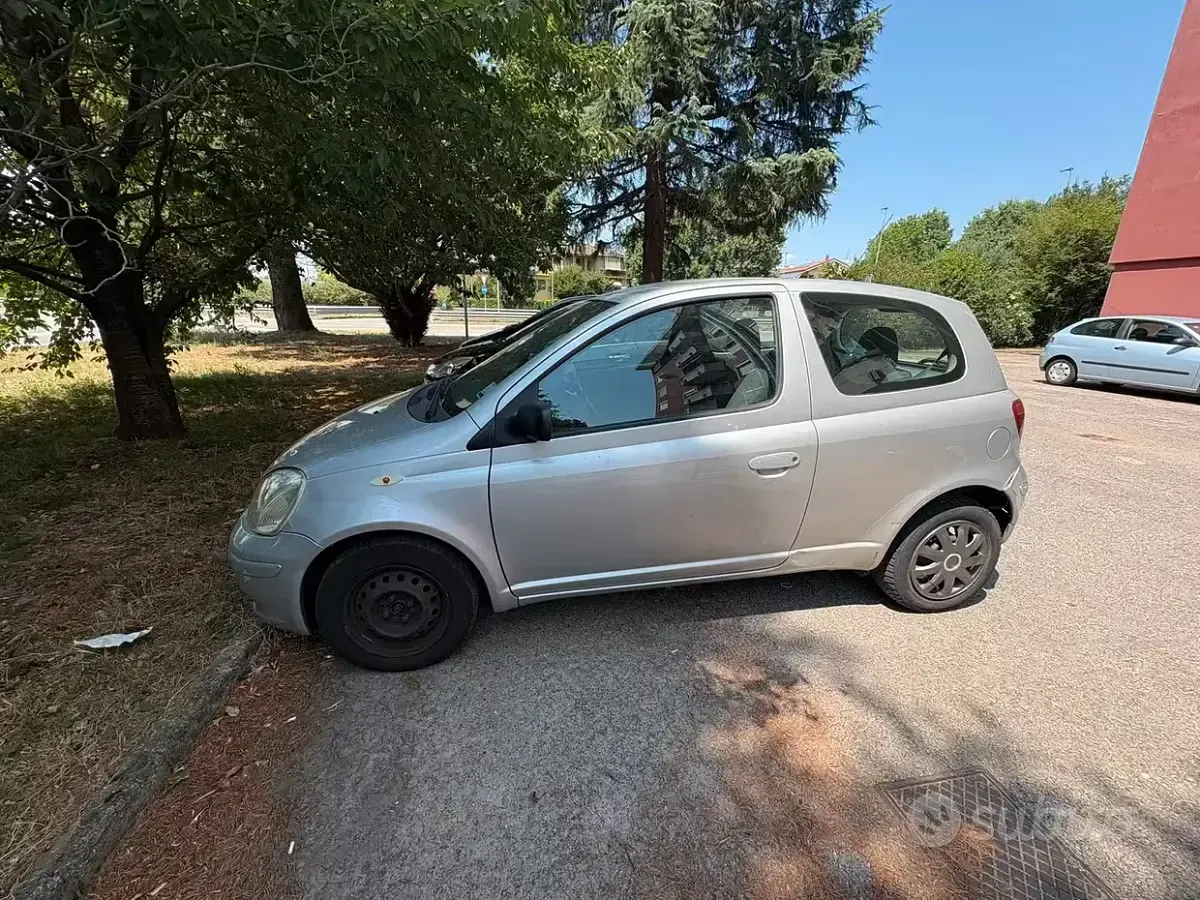 Usata Toyota Yaris 65 CV (47 kW) 2004 Berlina