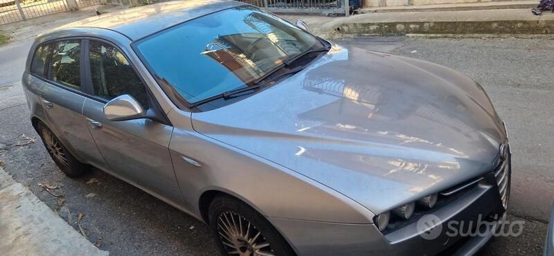 Usata 2009 Alfa Romeo 159 Station wagon | 2000 € (Buon prezzo) - Immagine 1/4