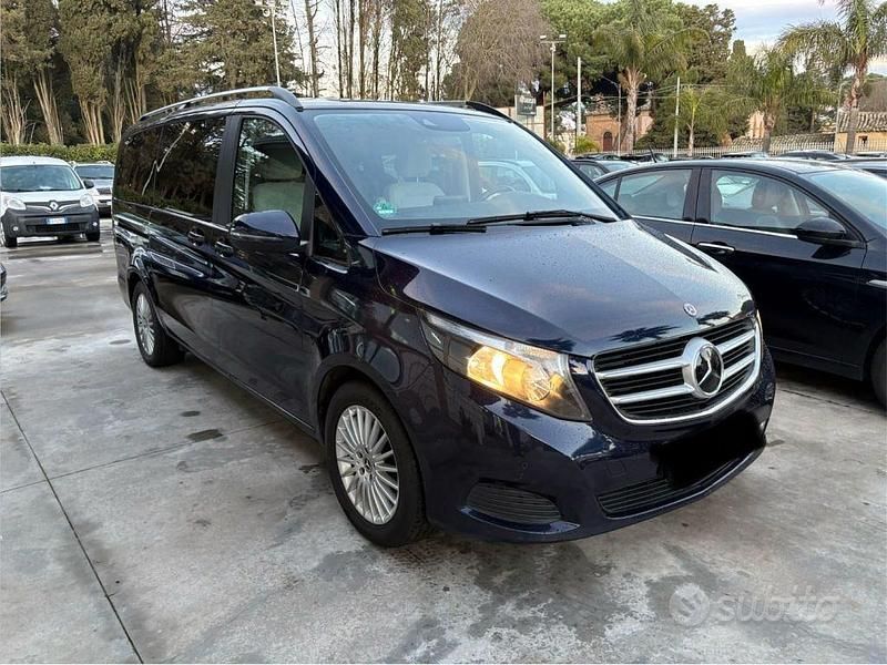 Usata Mercedes V220 Executive 163 CV (119 kW) 2019 Blu Monovolume