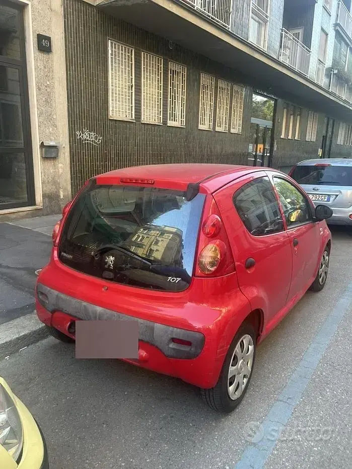 Usata Peugeot 107 68 CV (50 kW) 2011 Rosso Utilitaria