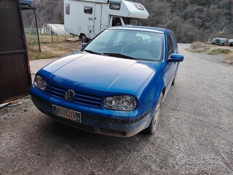 Usata VW Golf IV 101 CV (74 kW) 1999 Blu Utilitaria
