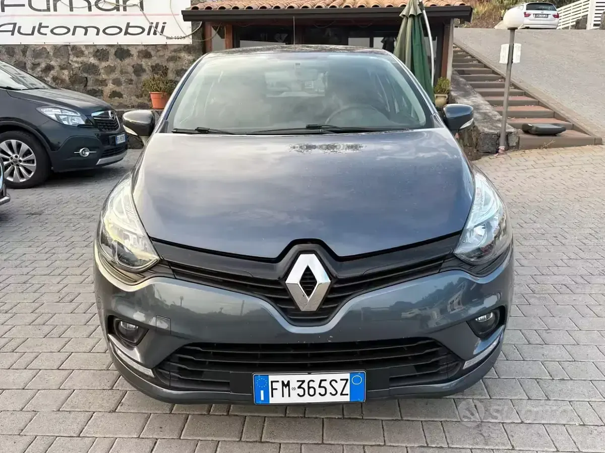 Usata Renault Clio IV Zen 90 CV (66 kW) 2017 Grigio Berlina
