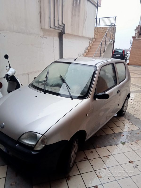 Grigio Usata 2004 Fiat 600 Due volumi | 2500 € (Buon prezzo) - Immagine 1/1