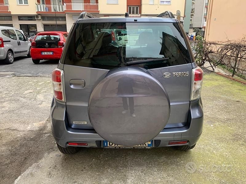 Usata Daihatsu Terios HIRO 104 CV (76 kW) 2009 Grigio SUV