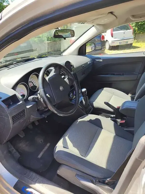Usata Dodge Caliber SXT 140 CV (102 kW) 2008 Argento Utilitaria