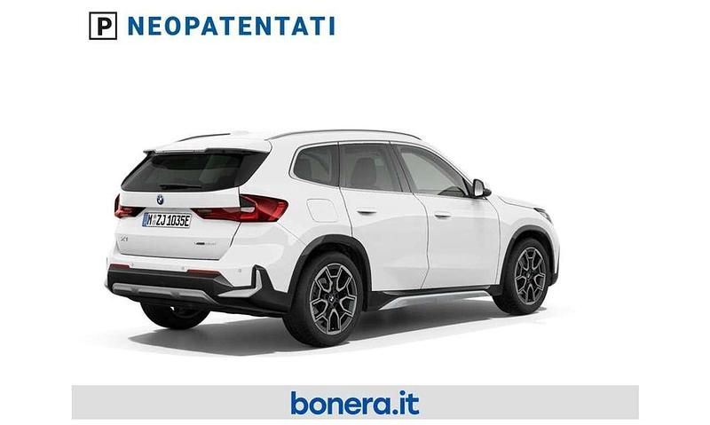 Nuova BMW X1 245 CV (180 kW) 2026 Alpin white pastello SUV