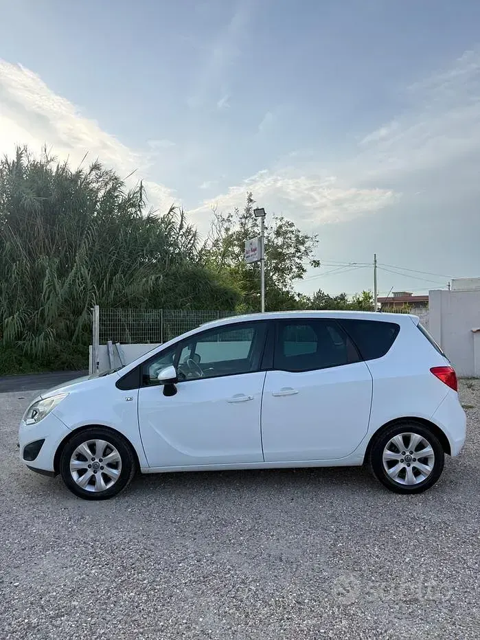 Usata Opel Meriva Cosmo 110 CV (80 kW) 2012 Bianco Monovolume