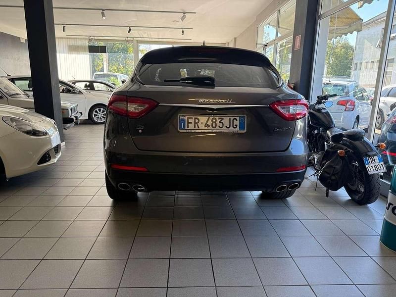 Usata Maserati Levante 250 CV (183 kW) 2018 Grigio SUV
