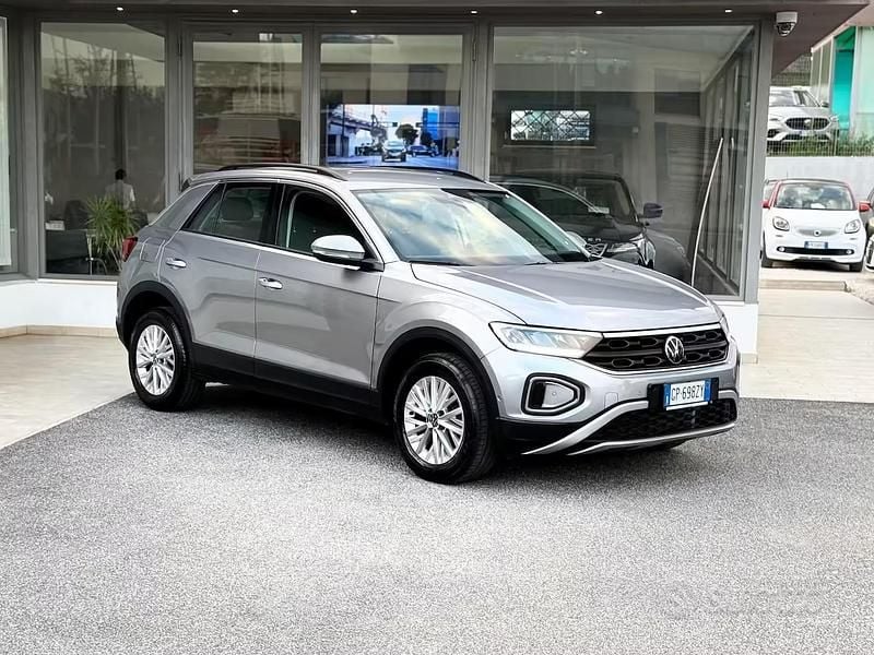 Usata VW T-Roc 150 CV (110 kW) 2023 Grigio SUV