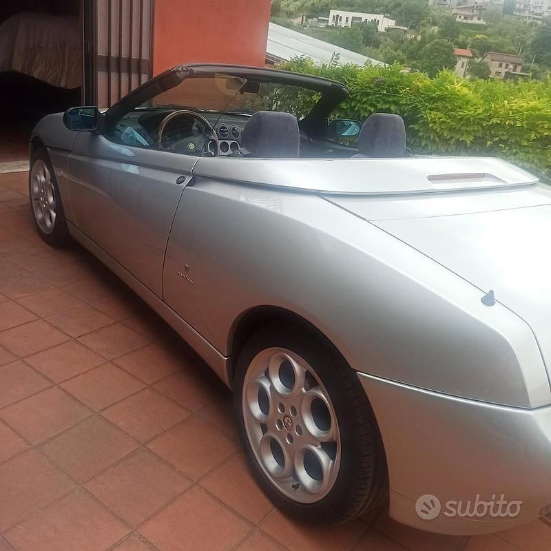 Usata Alfa Romeo GTV 165 CV (121 kW) 2003 Grigio Coupé