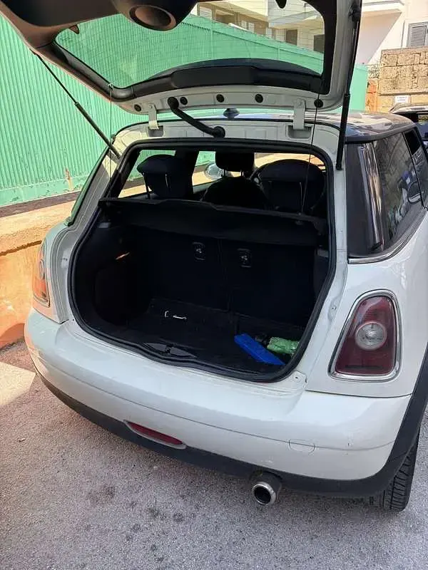 Usata Mini Cooper D 109 CV (80 kW) 2008 Bianco Utilitaria