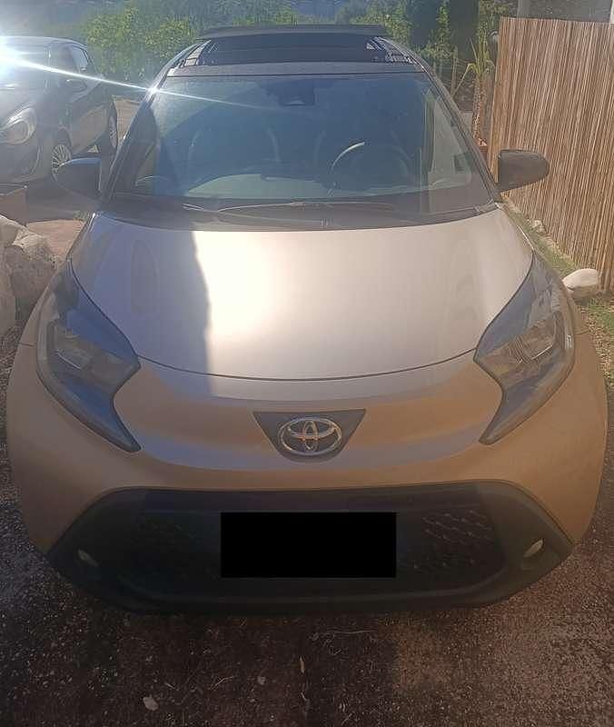 Usata Toyota Aygo X Trend 72 CV (52 kW) 2024 Oro SUV