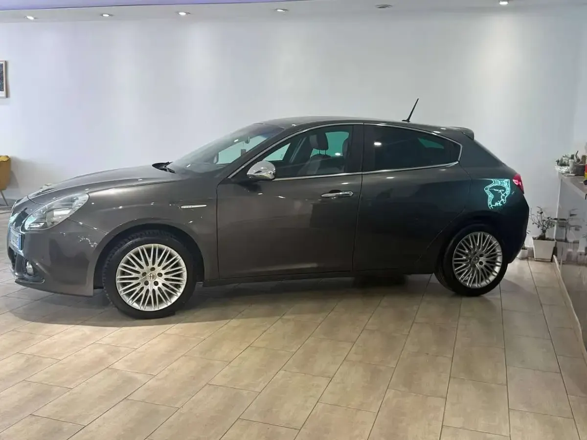 Usata Alfa Romeo Giulietta Exclusive 150 CV (110 kW) 2014 Grigio Utilitaria