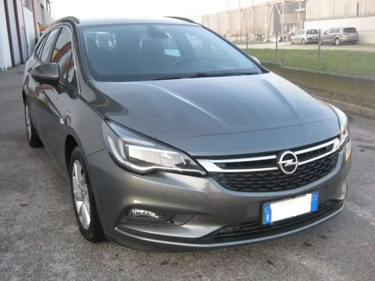 Usata Opel Astra Business 110 CV (80 kW) 2018 Grigio Station wagon