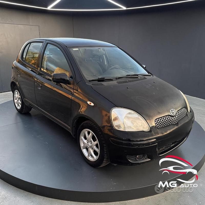 Usata Toyota Yaris Sol 87 CV (63 kW) 2005 Nero Berlina
