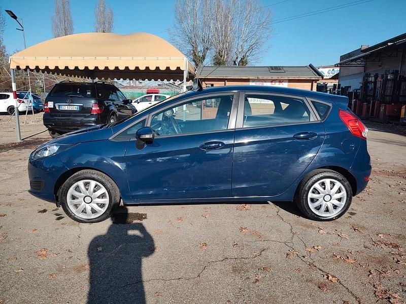 Usata Ford Fiesta Titanium 95 CV (69 kW) 2015 Blu Berlina