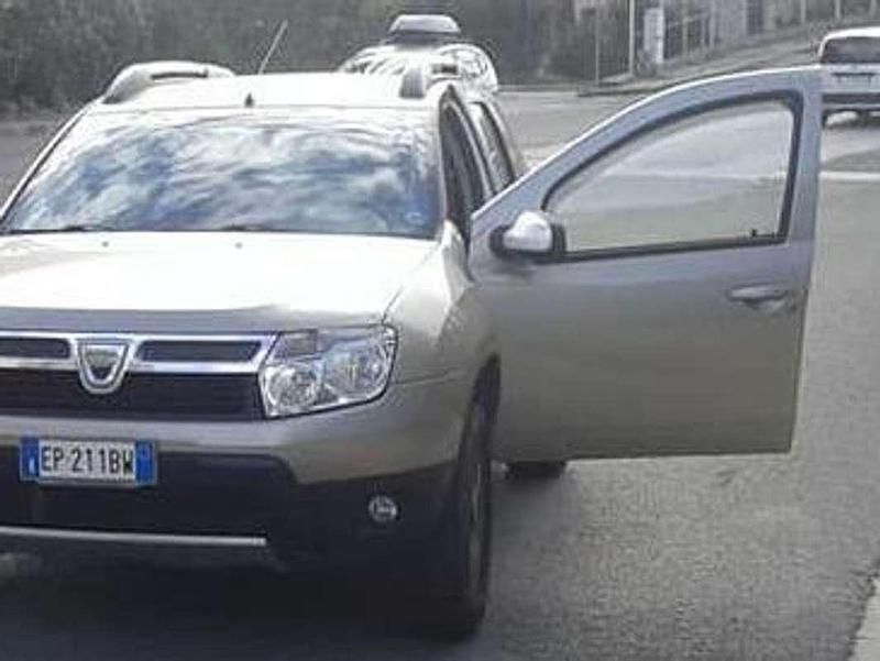 Usata Dacia Duster 105 CV (77 kW) 2012 Oro Station wagon