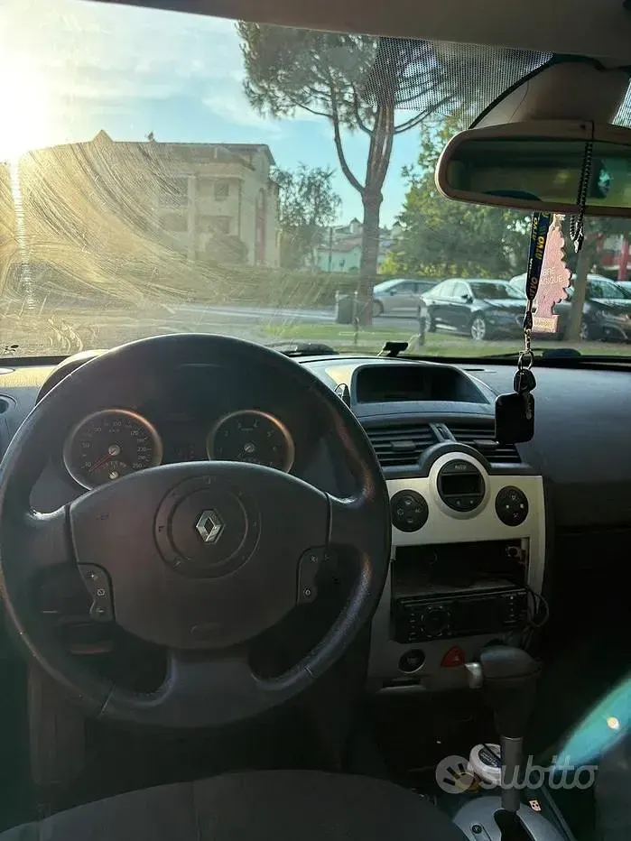 Usata Renault Mégane Cabriolet 111 CV (81 kW) 2004 Grigio Cabrio