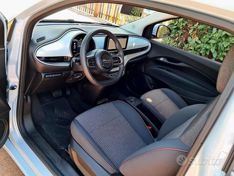 Gebraucht Fiat 500e Icon 86 kW (118 PS) 2020 Blau Limousine